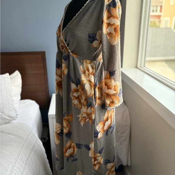 NWOT Hailey & Co. Gray Floral V-Neck 3/4 Sleeve Knee Length Dress w Pockets - Picture 12 of 15